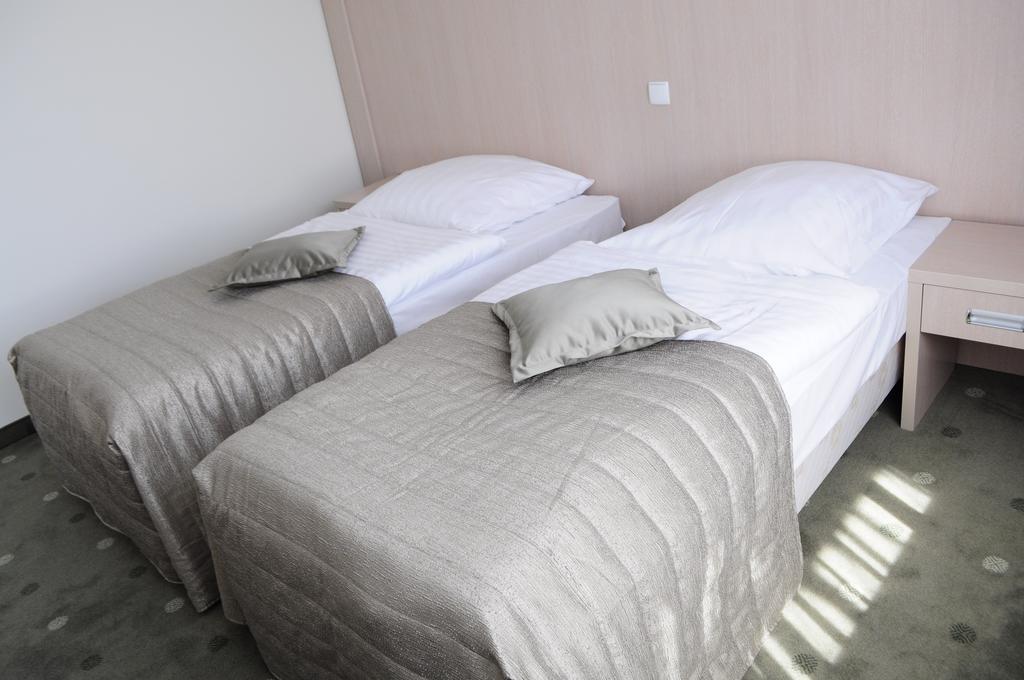 Hotel Cieplice Medi & Spa Jelenia Góra Rom bilde
